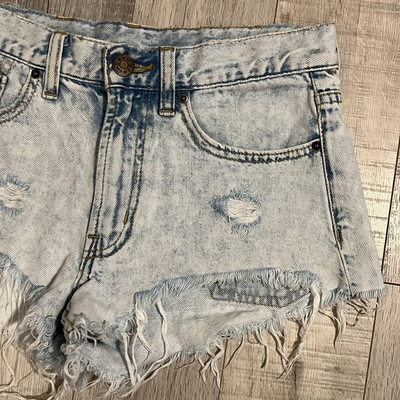 Urban Outfitters BDG Denim Light Wash - Picture 3 of 10